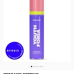 Purple and Pink Makeup Setting Spray for Long-lasting Finish